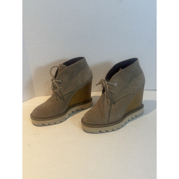 BCBG Taupe/Khaki Suede Lace-Up Wedge Ankle Booties Shoes Women's Size 6/6.5 - Picture 2 of 7